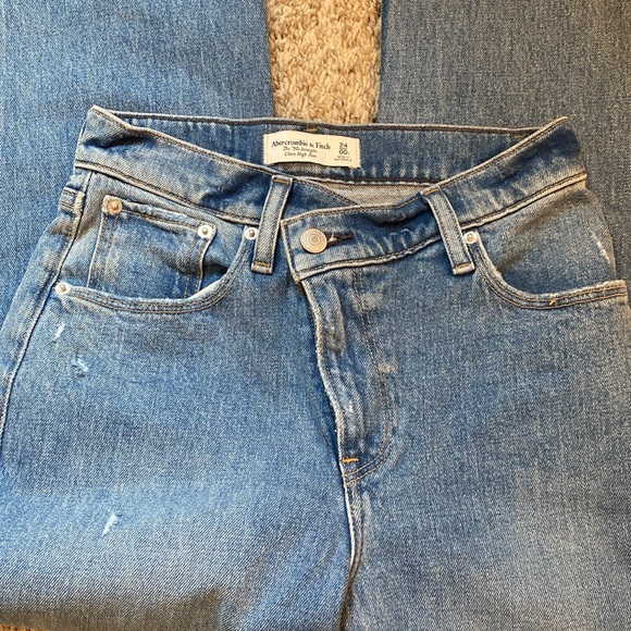 Abercrombie & Fitch The 90’s Straight Ultra High Rise Jeans 24 - Picture 8 of 14